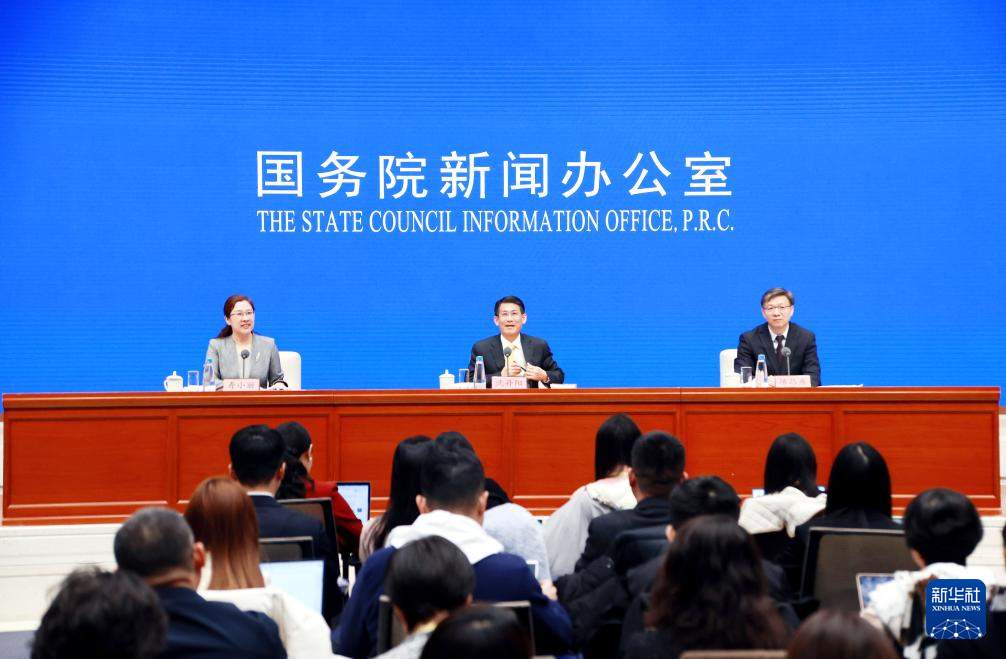 两会现场速递丨政府工作报告起草组负责人解读报告新部署 - ��ý���鱨��վ