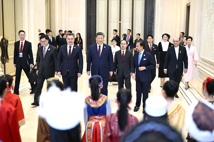 习近平和彭丽媛为出席哈尔滨第九届亚洲冬季运动会开幕式的国际贵宾举行欢迎宴会(图4)