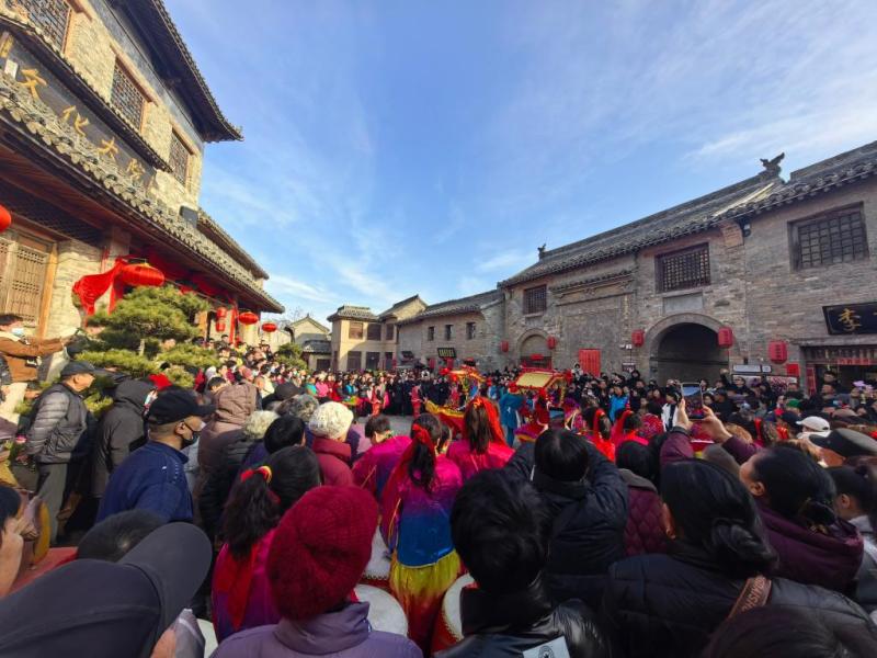 新华全媒+丨活力旺 亮点多——春节消费市场一线观察(图2) 新华全媒+丨活力旺 亮点多——春节消费市场一线观察(图2)