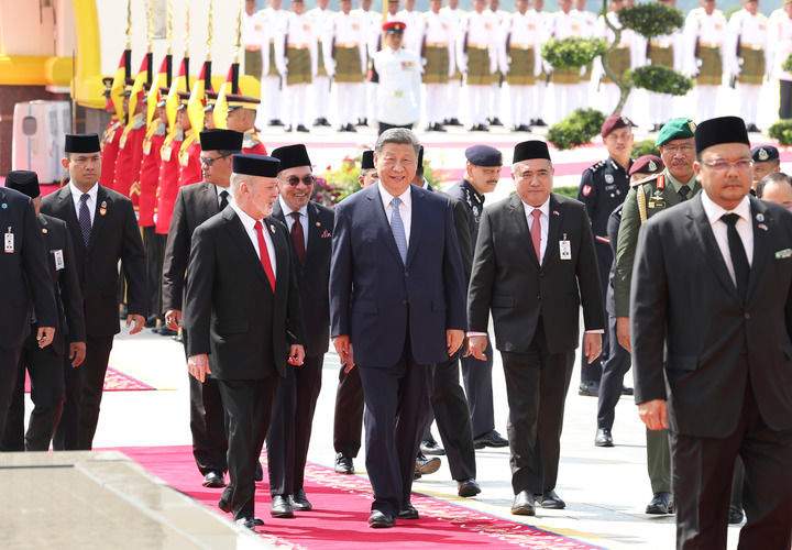 习近平会见马来西亚最高元首易卜拉欣(图2) 习近平会见马来西亚最高元首易卜拉欣(图2)