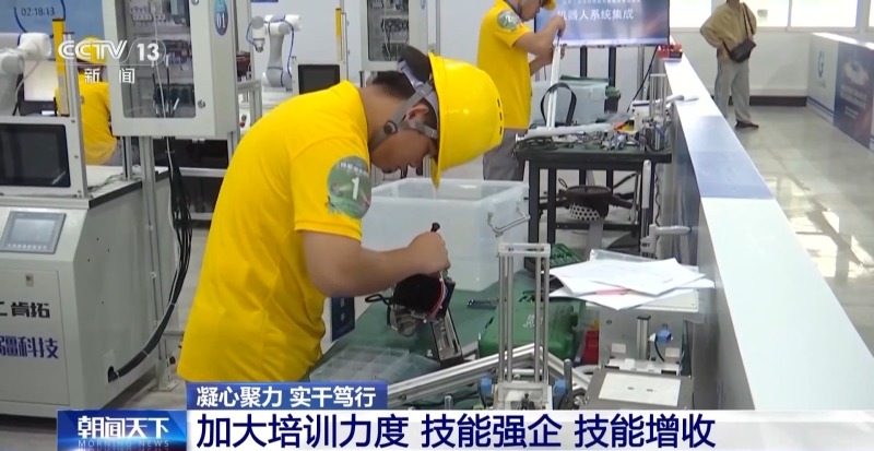 凝心聚力 实干笃行丨招聘会开到商圈里 各地多措并举稳岗扩岗(图16)