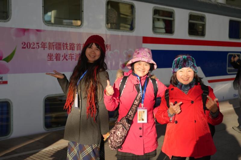 财经聚焦丨银发旅游专列激发“春日经济”新活力(图2)