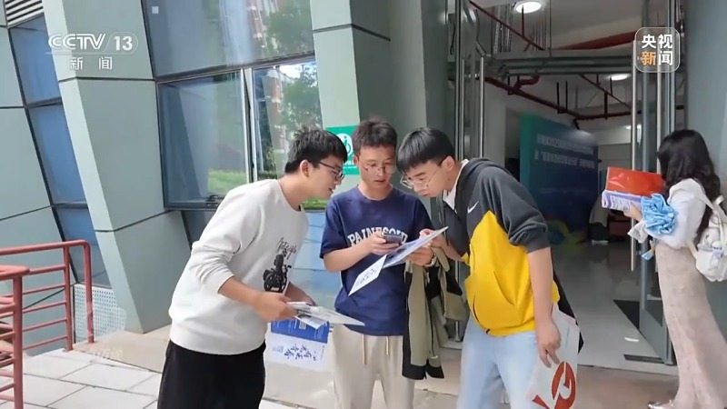 焦点访谈丨跨区域招聘、开设微专业……政校企协同发力破解就业难题(图7)