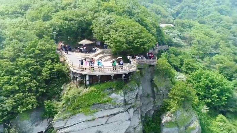 新华视点｜暑期消费“热”起来 多地业态创新点燃夏日经济引擎(图2)