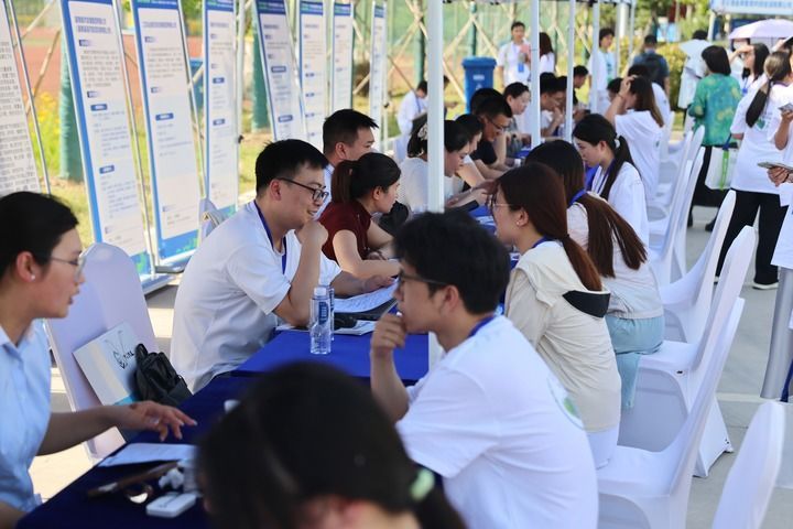 保持战略定力 集中精力办好自己的事——各地区各部门奋力打好“十四五”规划收官战(图4)