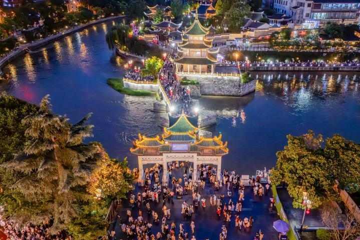 人气旺 文旅热 消费兴——中国暑期经济“热”力四射(图8)