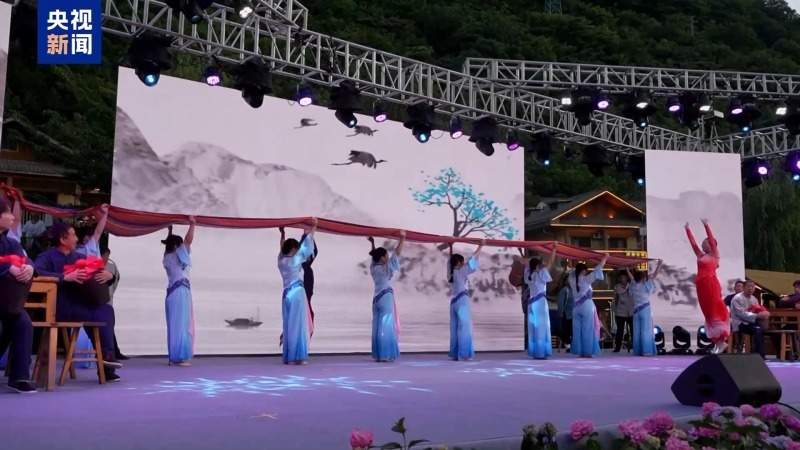 高温“烤”验催热“清凉经济” 避暑秘境+防晒科技走俏(图2)