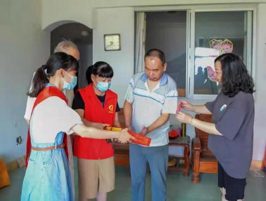 闽清国寿携手闽清县计生协会开展走访慰问活动(图2) 闽清国寿携手闽清县计生协会开展走访慰问活动(图2)
