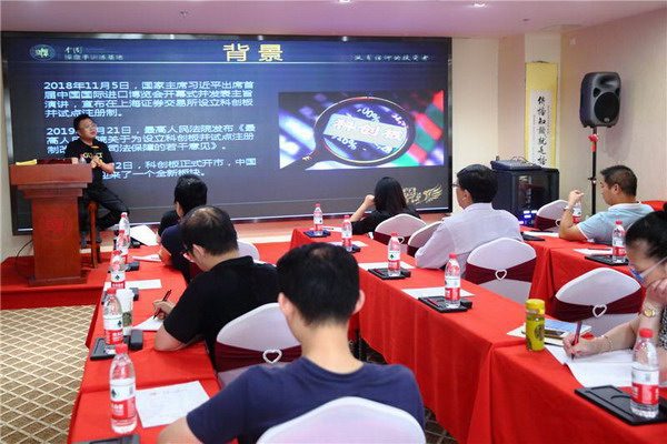 复旦求是回馈众盘手力推操盘攻略训练 股票培训机构多元化之路(图2)