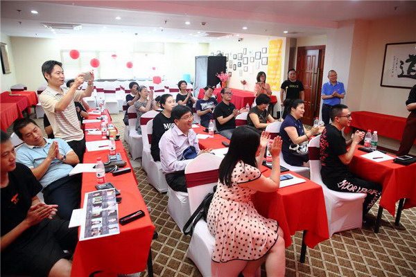 复旦求是回馈众盘手力推操盘攻略训练 股票培训机构多元化之路(图1)